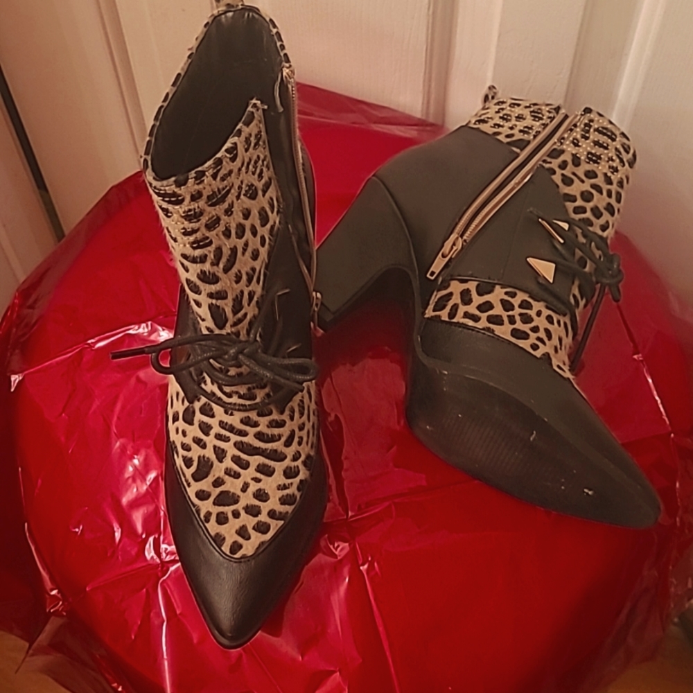 Leopard print and black booties, size 8